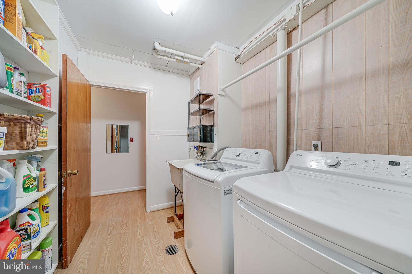 2566 MILITARY RD, ARLINGTON, Virginia 22207, 4 Bedrooms Bedrooms, ,3 BathroomsBathrooms,Residential,For sale,2566 MILITARY RD,VAAR2057968 MLS # VAAR2057968