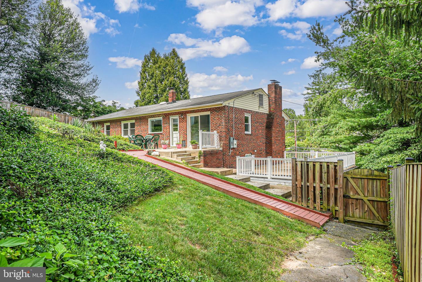 2566 MILITARY RD, ARLINGTON, Virginia 22207, 4 Bedrooms Bedrooms, ,3 BathroomsBathrooms,Residential,For sale,2566 MILITARY RD,VAAR2057968 MLS # VAAR2057968