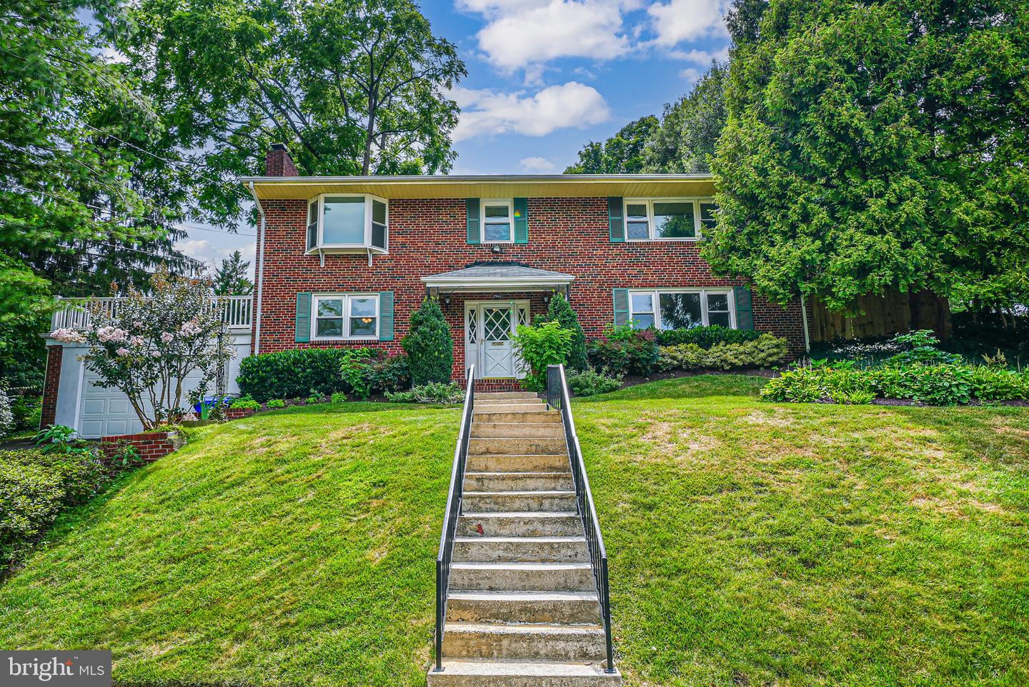 2566 MILITARY RD, ARLINGTON, Virginia 22207, 4 Bedrooms Bedrooms, ,3 BathroomsBathrooms,Residential,For sale,2566 MILITARY RD,VAAR2057968 MLS # VAAR2057968