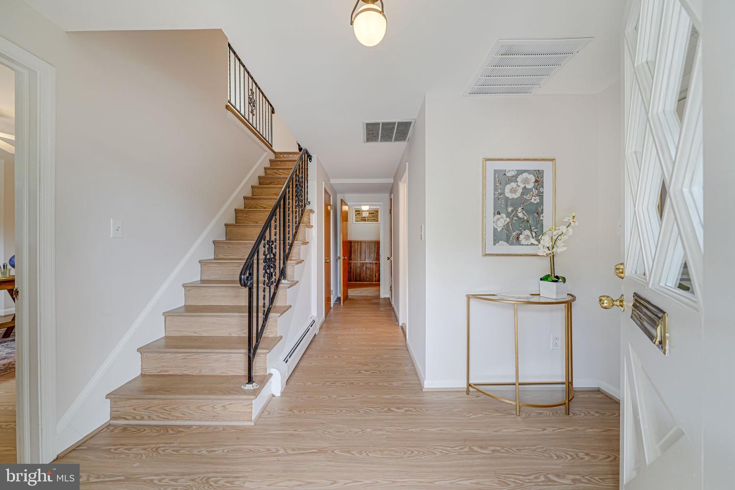 2566 MILITARY RD, ARLINGTON, Virginia 22207, 4 Bedrooms Bedrooms, ,3 BathroomsBathrooms,Residential,For sale,2566 MILITARY RD,VAAR2057968 MLS # VAAR2057968