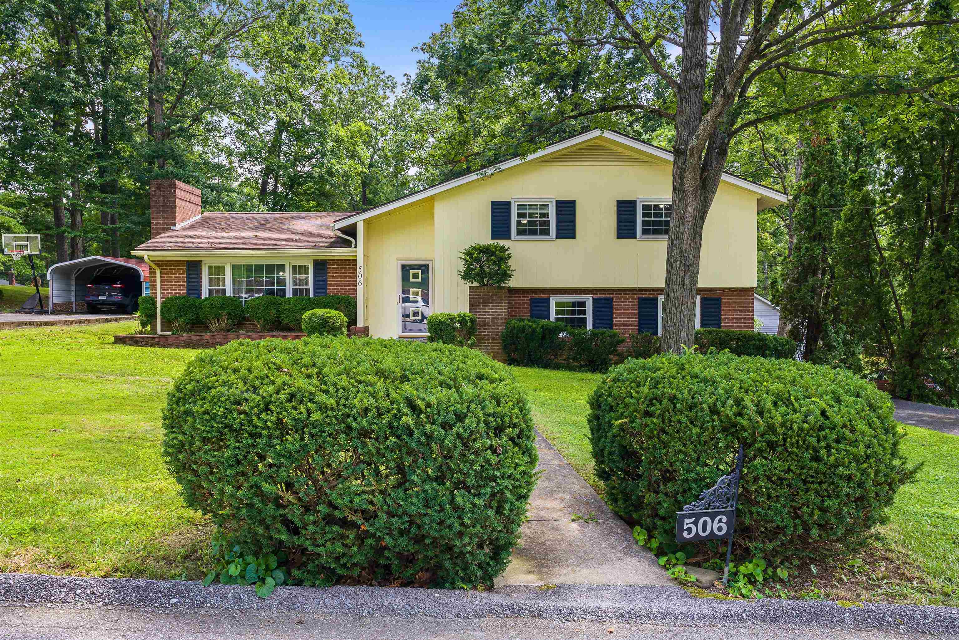 506 ROBIN ST, STAUNTON, Virginia 24401, 4 Bedrooms Bedrooms, ,2 BathroomsBathrooms,Residential,506 ROBIN ST,667162 MLS # 667162
