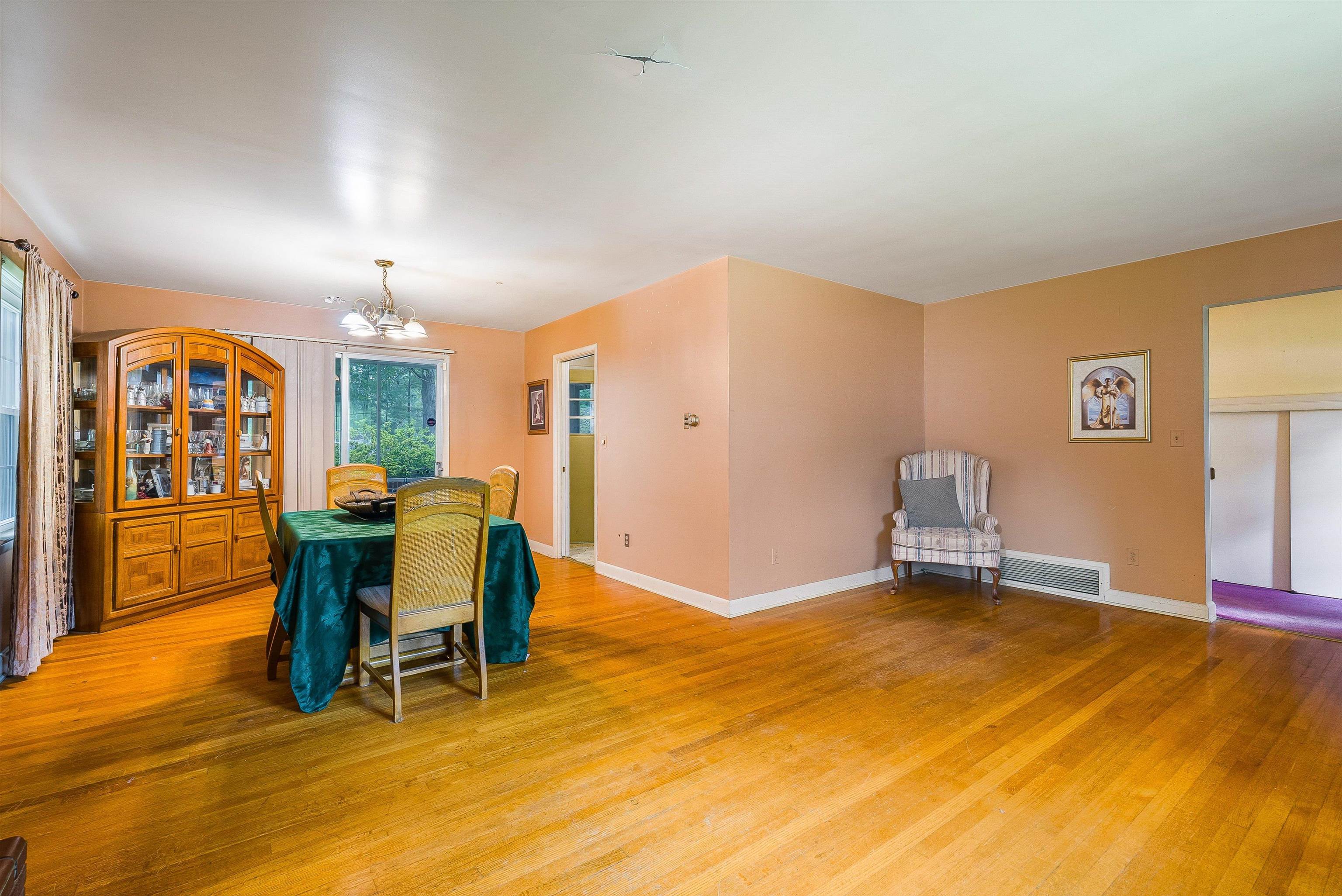 506 ROBIN ST, STAUNTON, Virginia 24401, 4 Bedrooms Bedrooms, ,2 BathroomsBathrooms,Residential,506 ROBIN ST,667162 MLS # 667162