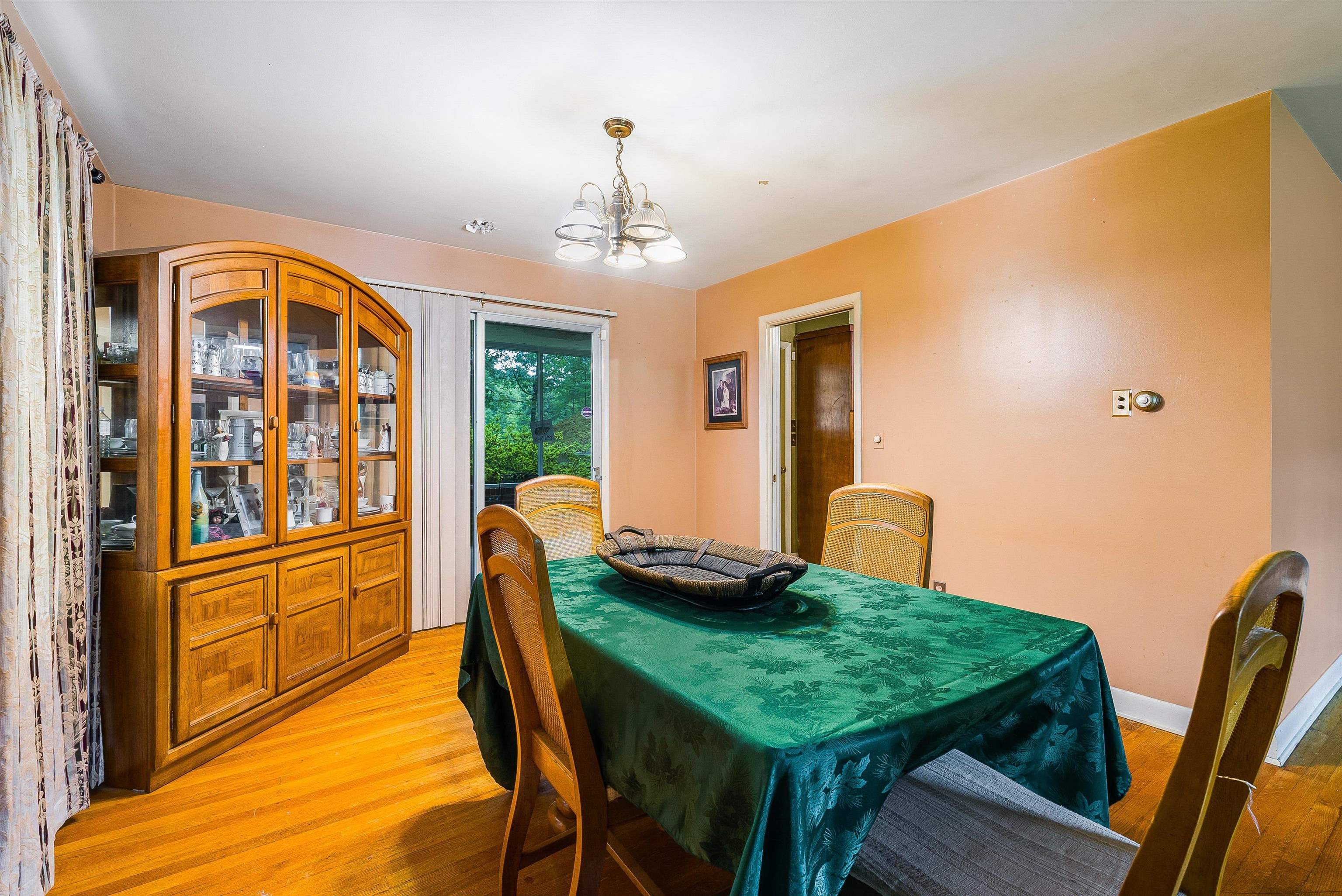 506 ROBIN ST, STAUNTON, Virginia 24401, 4 Bedrooms Bedrooms, ,2 BathroomsBathrooms,Residential,506 ROBIN ST,667162 MLS # 667162