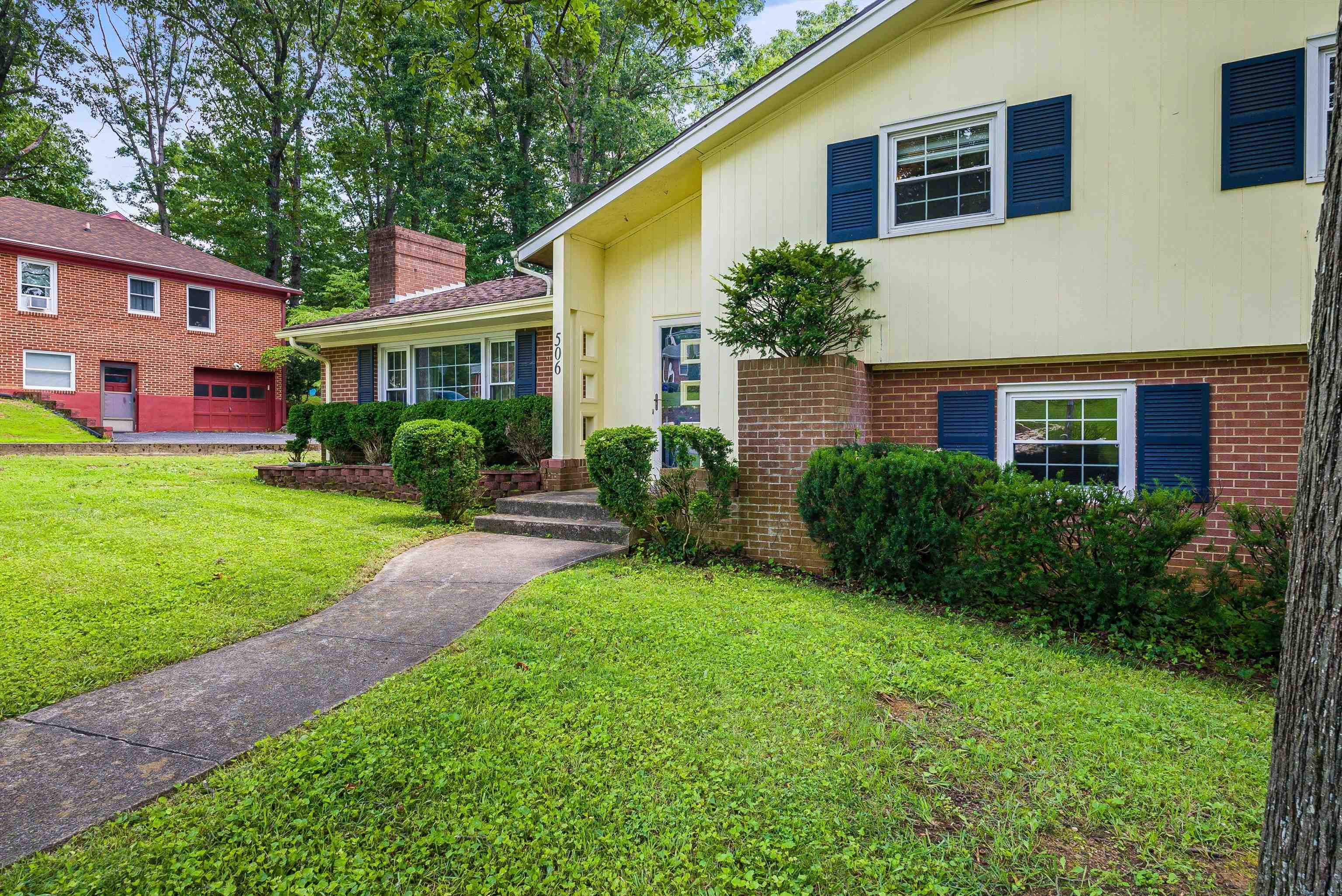 506 ROBIN ST, STAUNTON, Virginia 24401, 4 Bedrooms Bedrooms, ,2 BathroomsBathrooms,Residential,506 ROBIN ST,667162 MLS # 667162