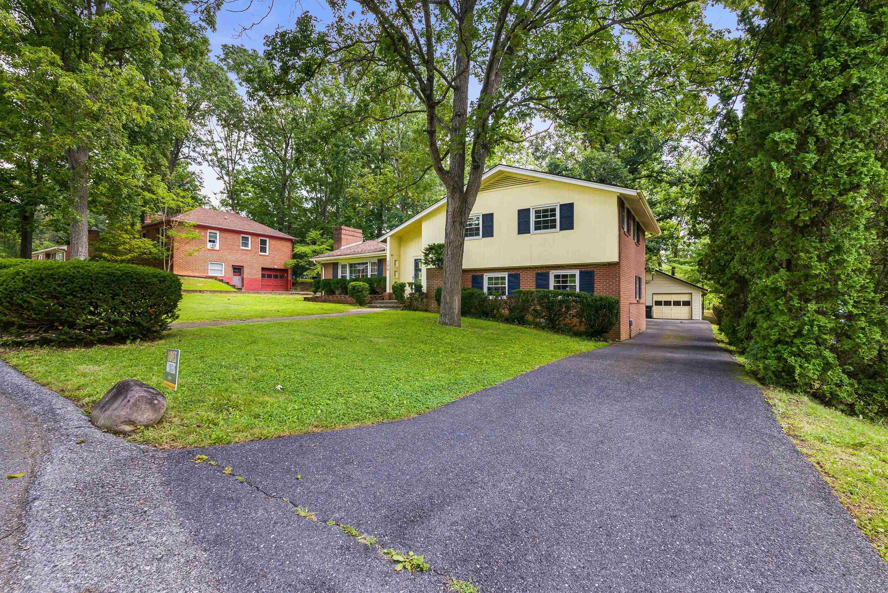 506 ROBIN ST, STAUNTON, Virginia 24401, 4 Bedrooms Bedrooms, ,2 BathroomsBathrooms,Residential,506 ROBIN ST,667162 MLS # 667162