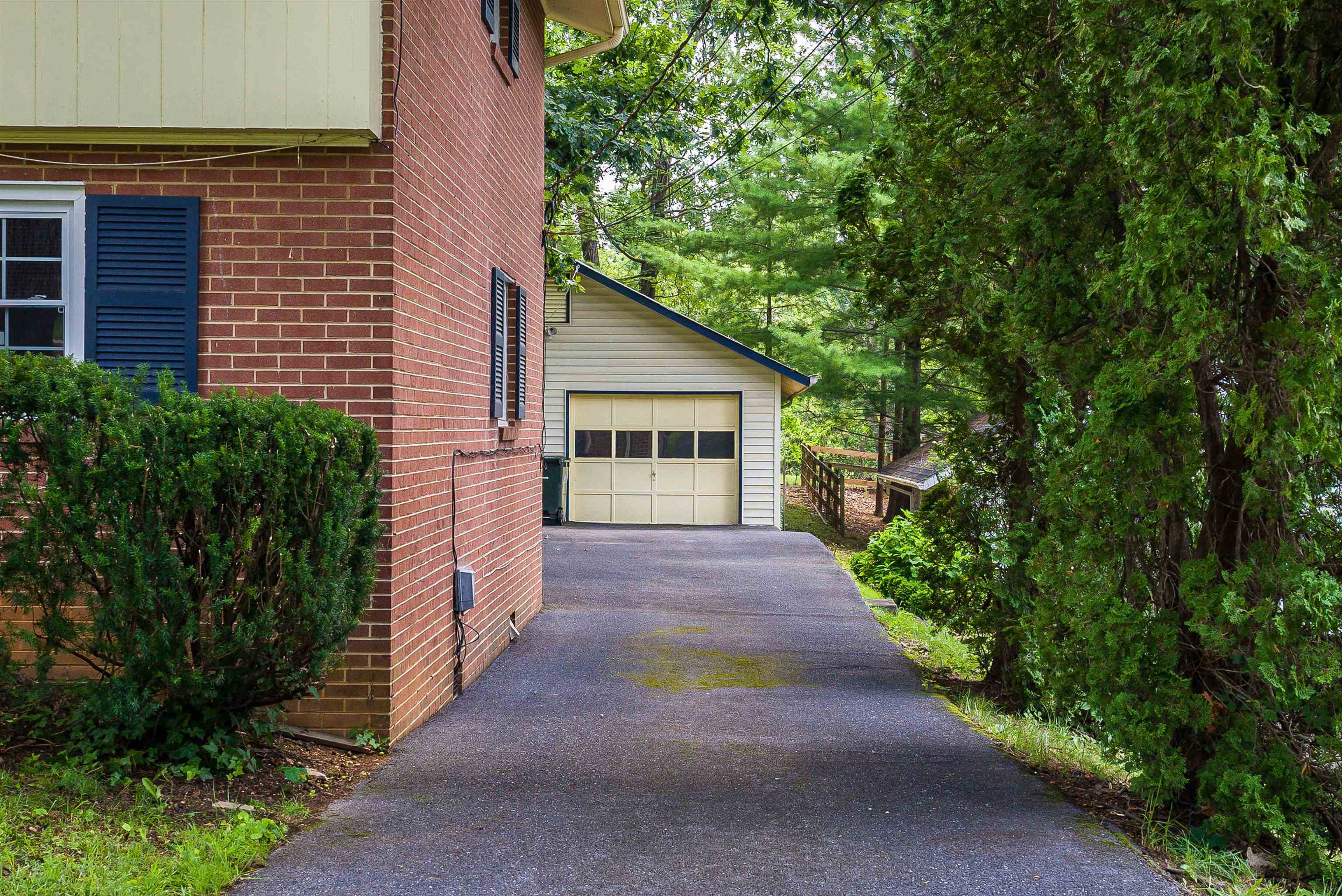 506 ROBIN ST, STAUNTON, Virginia 24401, 4 Bedrooms Bedrooms, ,2 BathroomsBathrooms,Residential,506 ROBIN ST,667162 MLS # 667162