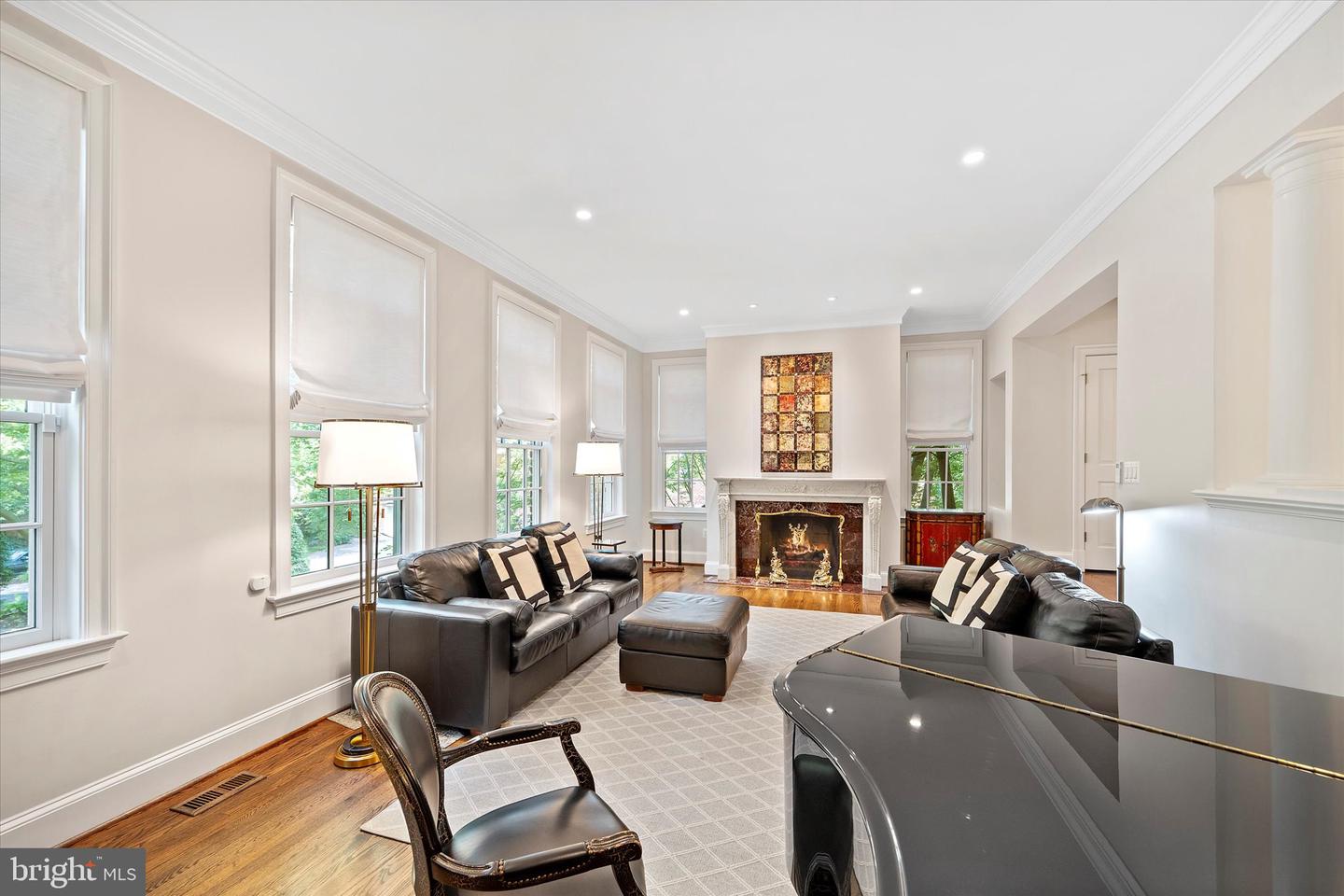 2011 MAYFAIR MCLEAN CT, FALLS CHURCH, Virginia 22043, 3 Bedrooms Bedrooms, ,3 BathroomsBathrooms,Residential,For sale,2011 MAYFAIR MCLEAN CT,VAFX2249202 MLS # VAFX2249202