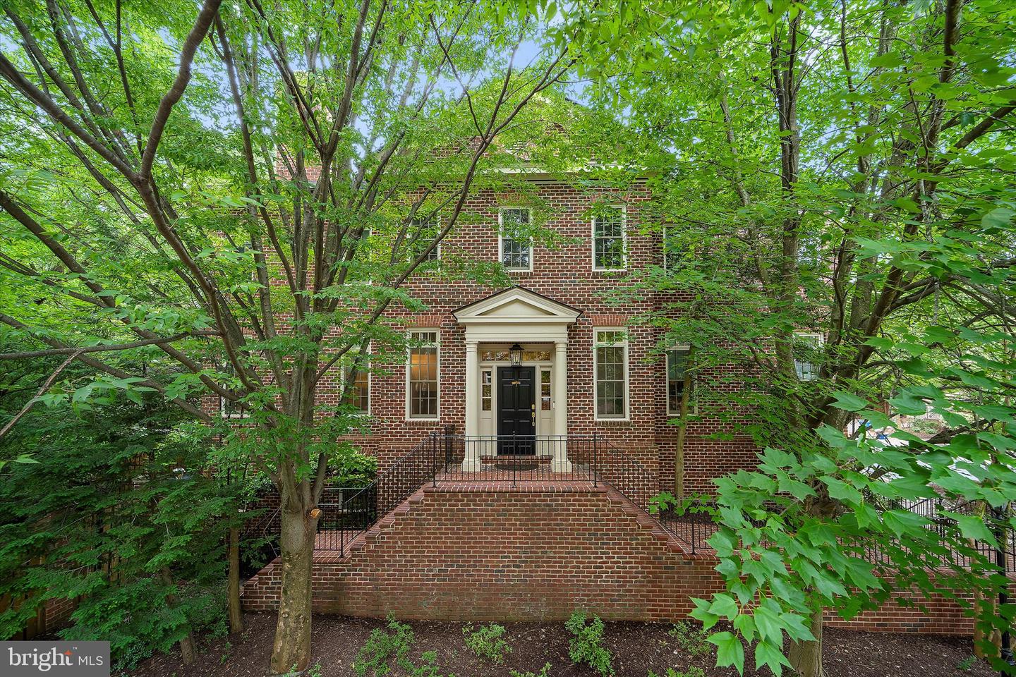 2011 MAYFAIR MCLEAN CT, FALLS CHURCH, Virginia 22043, 3 Bedrooms Bedrooms, ,3 BathroomsBathrooms,Residential,For sale,2011 MAYFAIR MCLEAN CT,VAFX2249202 MLS # VAFX2249202