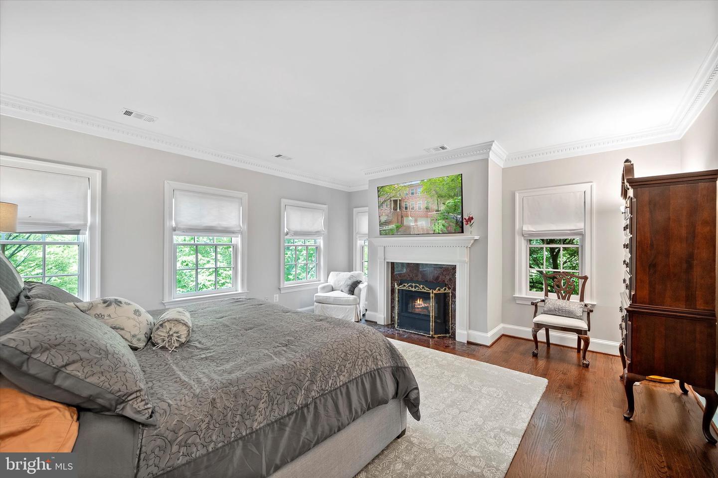 2011 MAYFAIR MCLEAN CT, FALLS CHURCH, Virginia 22043, 3 Bedrooms Bedrooms, ,3 BathroomsBathrooms,Residential,For sale,2011 MAYFAIR MCLEAN CT,VAFX2249202 MLS # VAFX2249202