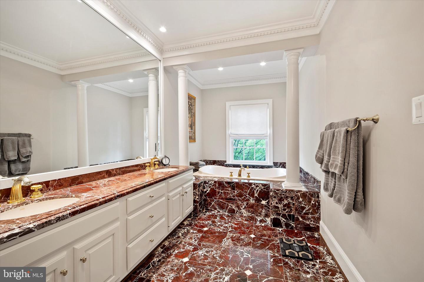 2011 MAYFAIR MCLEAN CT, FALLS CHURCH, Virginia 22043, 3 Bedrooms Bedrooms, ,3 BathroomsBathrooms,Residential,For sale,2011 MAYFAIR MCLEAN CT,VAFX2249202 MLS # VAFX2249202