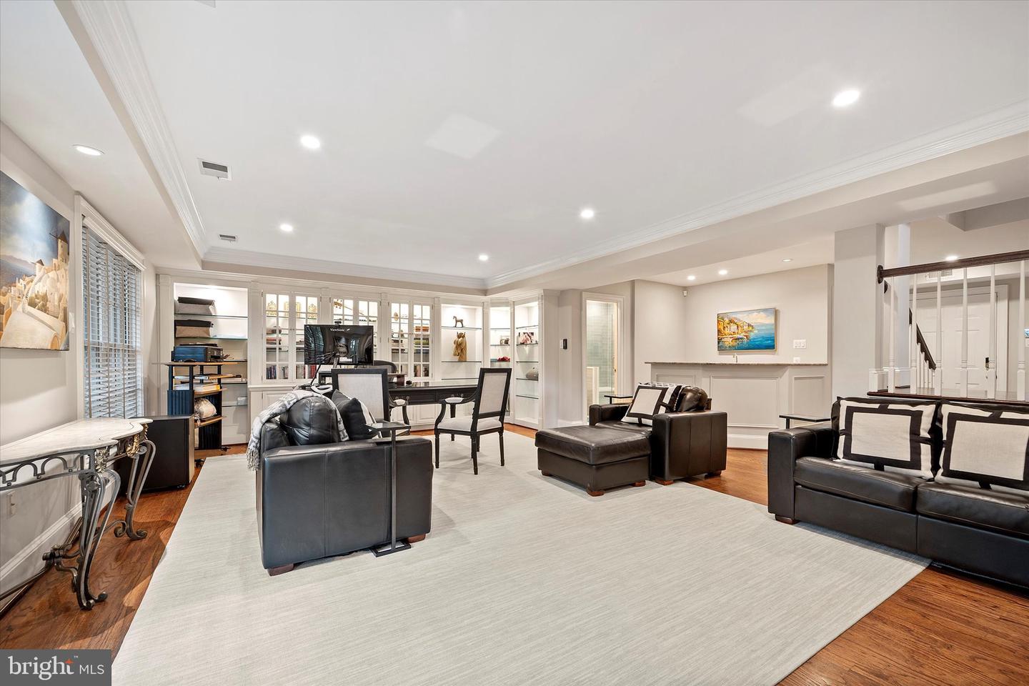 2011 MAYFAIR MCLEAN CT, FALLS CHURCH, Virginia 22043, 3 Bedrooms Bedrooms, ,3 BathroomsBathrooms,Residential,For sale,2011 MAYFAIR MCLEAN CT,VAFX2249202 MLS # VAFX2249202