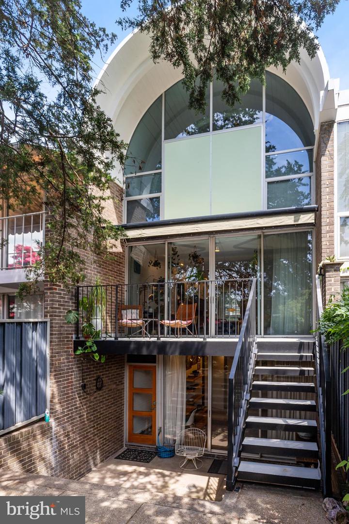 341 O ST SW, WASHINGTON, District Of Columbia 20024, 3 Bedrooms Bedrooms, ,2 BathroomsBathrooms,Residential,For sale,341 O ST SW,DCDC2208410 MLS # DCDC2208410