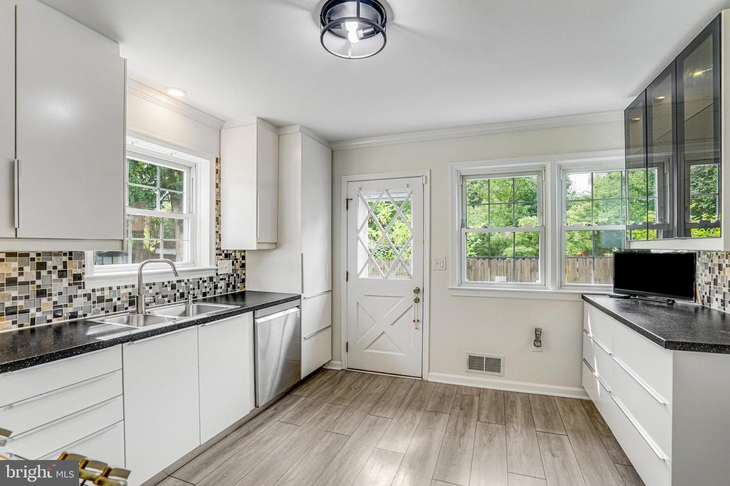 5158 ECHOLS AVE, ALEXANDRIA, Virginia 22311, 3 Bedrooms Bedrooms, ,2 BathroomsBathrooms,Residential,For sale,5158 ECHOLS AVE,VAAX2047172 MLS # VAAX2047172