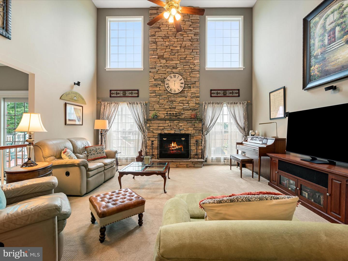 102 ROY CT SE, LEESBURG, Virginia 20175, 5 Bedrooms Bedrooms, ,4 BathroomsBathrooms,Residential,For sale,102 ROY CT SE,VALO2101416 MLS # VALO2101416