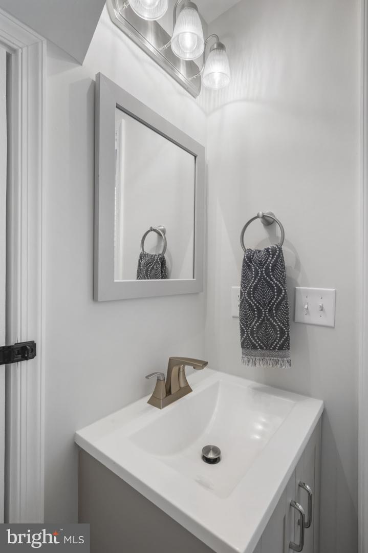 210 N BUCKMARSH ST, BERRYVILLE, Virginia 22611, 2 Bedrooms Bedrooms, 4 Rooms Rooms,1 BathroomBathrooms,Residential,For sale,210 N BUCKMARSH ST,VACL2003900 MLS # VACL2003900