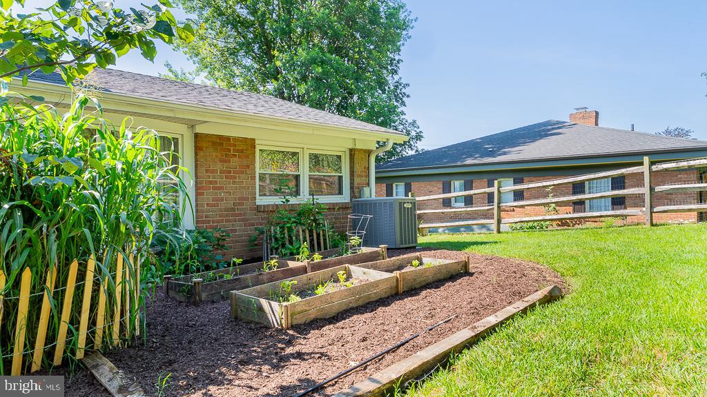 451 MYERS AVE, HARRISONBURG, Virginia 22801, 4 Bedrooms Bedrooms, ,3 BathroomsBathrooms,Residential,For sale,451 MYERS AVE,VAHC2000442 MLS # VAHC2000442