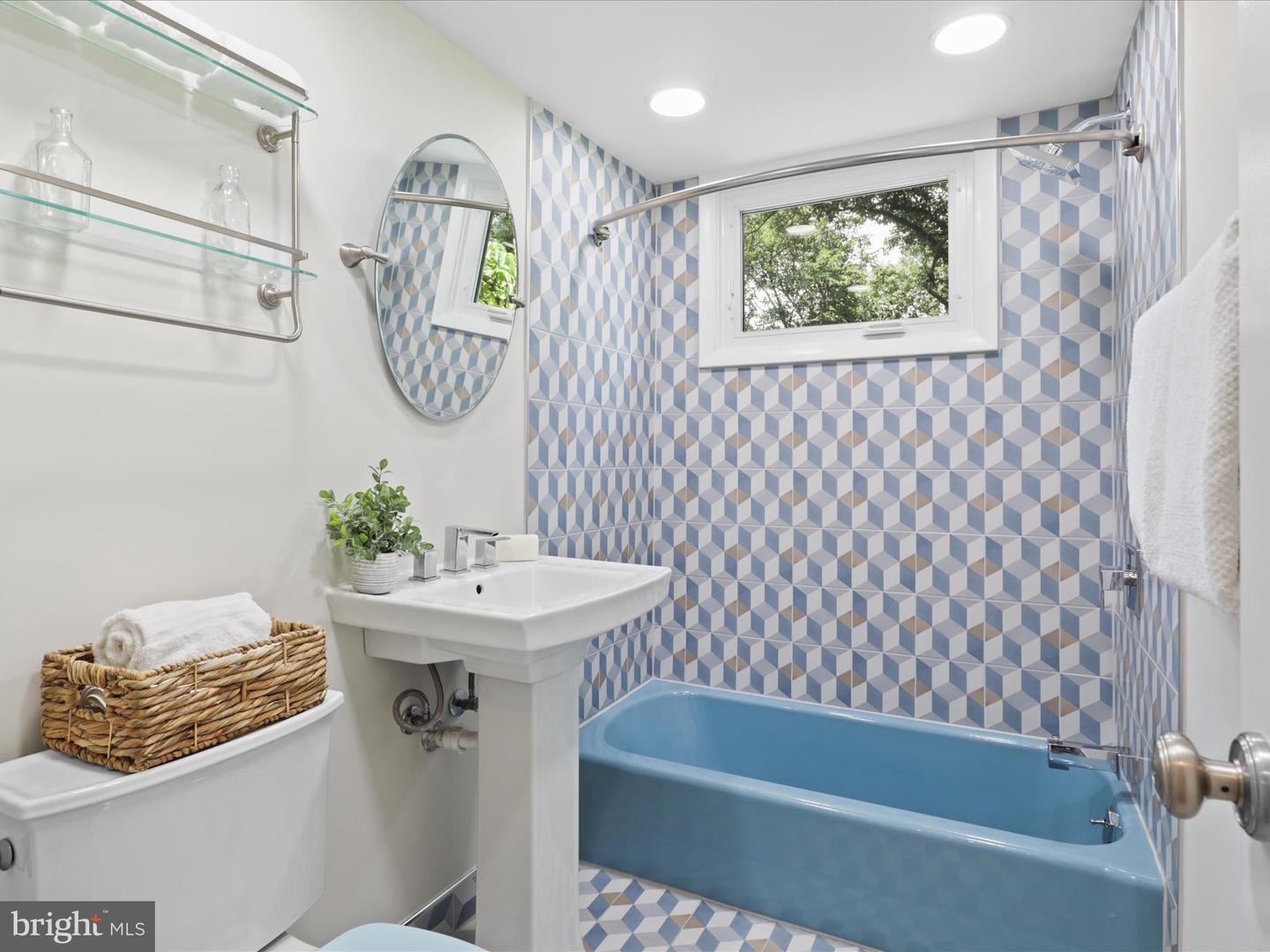 496 N LATHAM ST N, ALEXANDRIA, Virginia 22304, 4 Bedrooms Bedrooms, ,3 BathroomsBathrooms,Residential,For sale,496 N LATHAM ST N,VAAX2047320 MLS # VAAX2047320