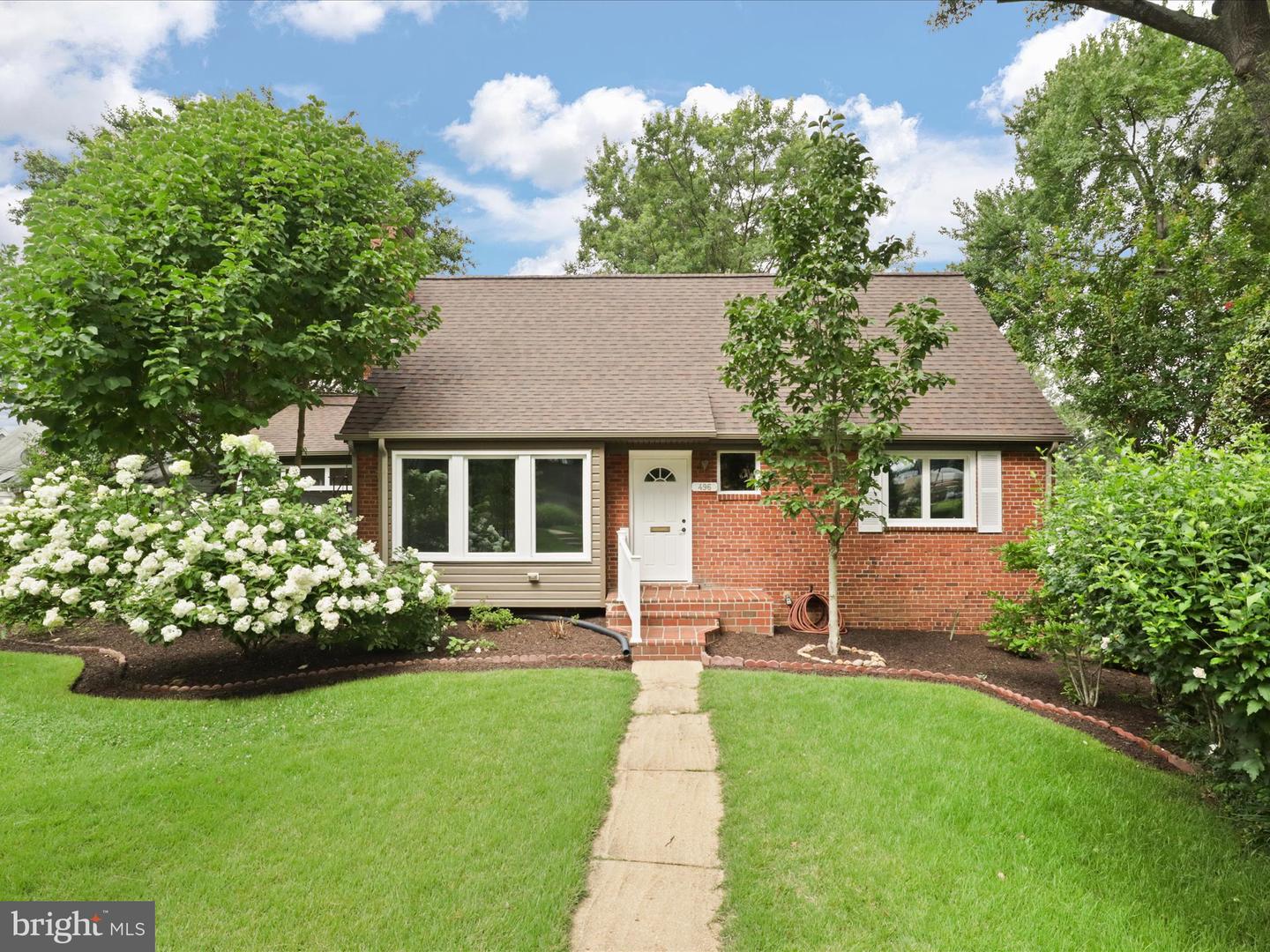 496 N LATHAM ST N, ALEXANDRIA, Virginia 22304, 4 Bedrooms Bedrooms, ,3 BathroomsBathrooms,Residential,For sale,496 N LATHAM ST N,VAAX2047320 MLS # VAAX2047320