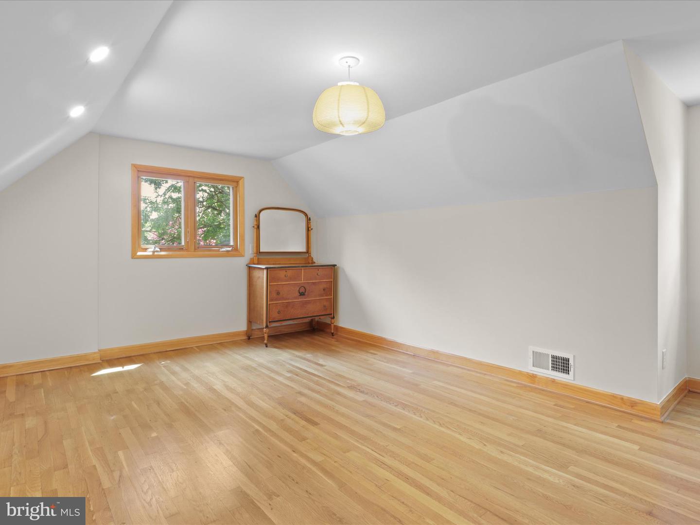 496 N LATHAM ST N, ALEXANDRIA, Virginia 22304, 4 Bedrooms Bedrooms, ,3 BathroomsBathrooms,Residential,For sale,496 N LATHAM ST N,VAAX2047320 MLS # VAAX2047320