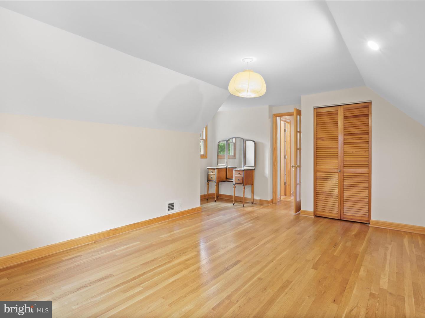496 N LATHAM ST N, ALEXANDRIA, Virginia 22304, 4 Bedrooms Bedrooms, ,3 BathroomsBathrooms,Residential,For sale,496 N LATHAM ST N,VAAX2047320 MLS # VAAX2047320