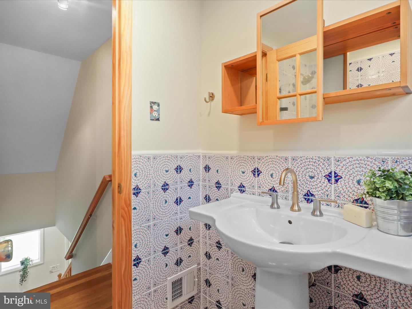 496 N LATHAM ST N, ALEXANDRIA, Virginia 22304, 4 Bedrooms Bedrooms, ,3 BathroomsBathrooms,Residential,For sale,496 N LATHAM ST N,VAAX2047320 MLS # VAAX2047320