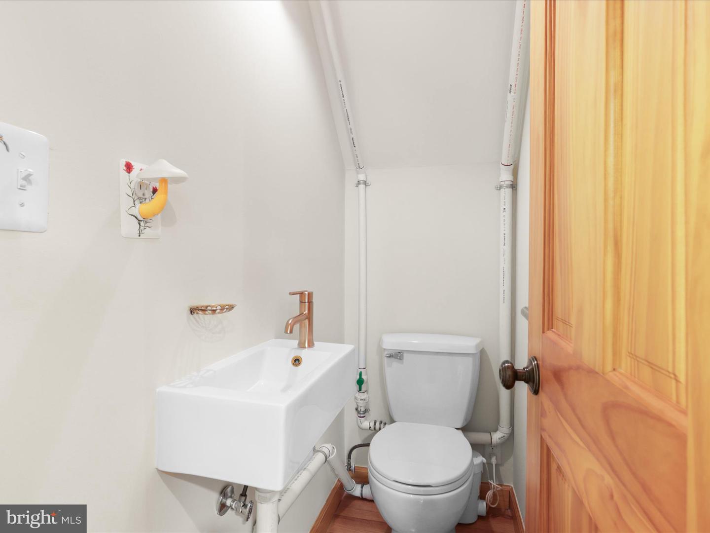 496 N LATHAM ST N, ALEXANDRIA, Virginia 22304, 4 Bedrooms Bedrooms, ,3 BathroomsBathrooms,Residential,For sale,496 N LATHAM ST N,VAAX2047320 MLS # VAAX2047320