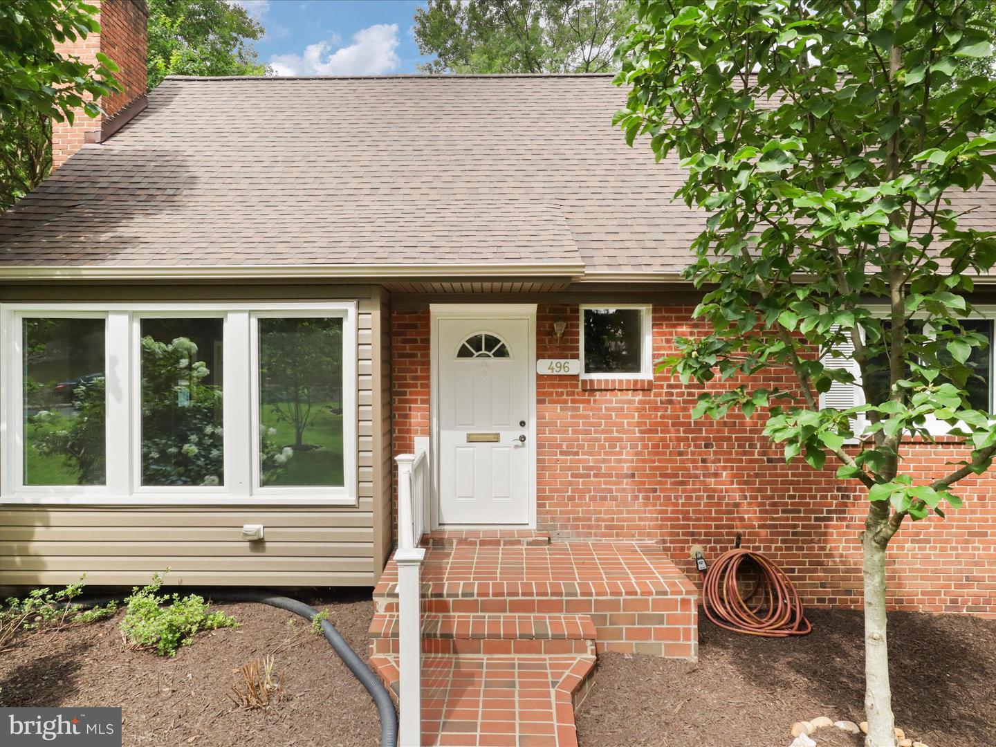 496 N LATHAM ST N, ALEXANDRIA, Virginia 22304, 4 Bedrooms Bedrooms, ,3 BathroomsBathrooms,Residential,For sale,496 N LATHAM ST N,VAAX2047320 MLS # VAAX2047320