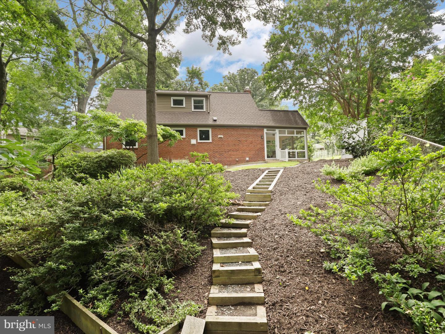 496 N LATHAM ST N, ALEXANDRIA, Virginia 22304, 4 Bedrooms Bedrooms, ,3 BathroomsBathrooms,Residential,For sale,496 N LATHAM ST N,VAAX2047320 MLS # VAAX2047320
