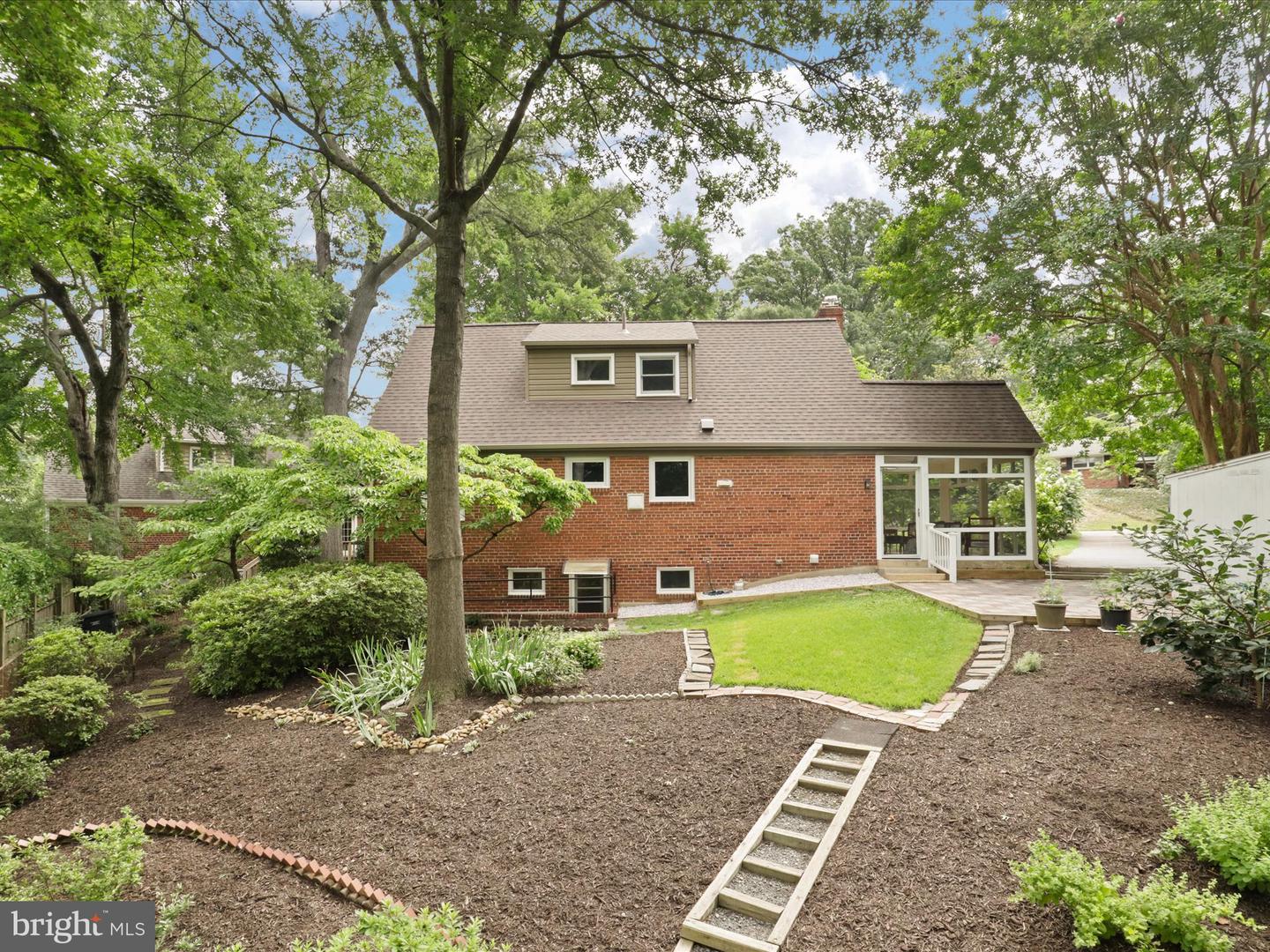 496 N LATHAM ST N, ALEXANDRIA, Virginia 22304, 4 Bedrooms Bedrooms, ,3 BathroomsBathrooms,Residential,For sale,496 N LATHAM ST N,VAAX2047320 MLS # VAAX2047320