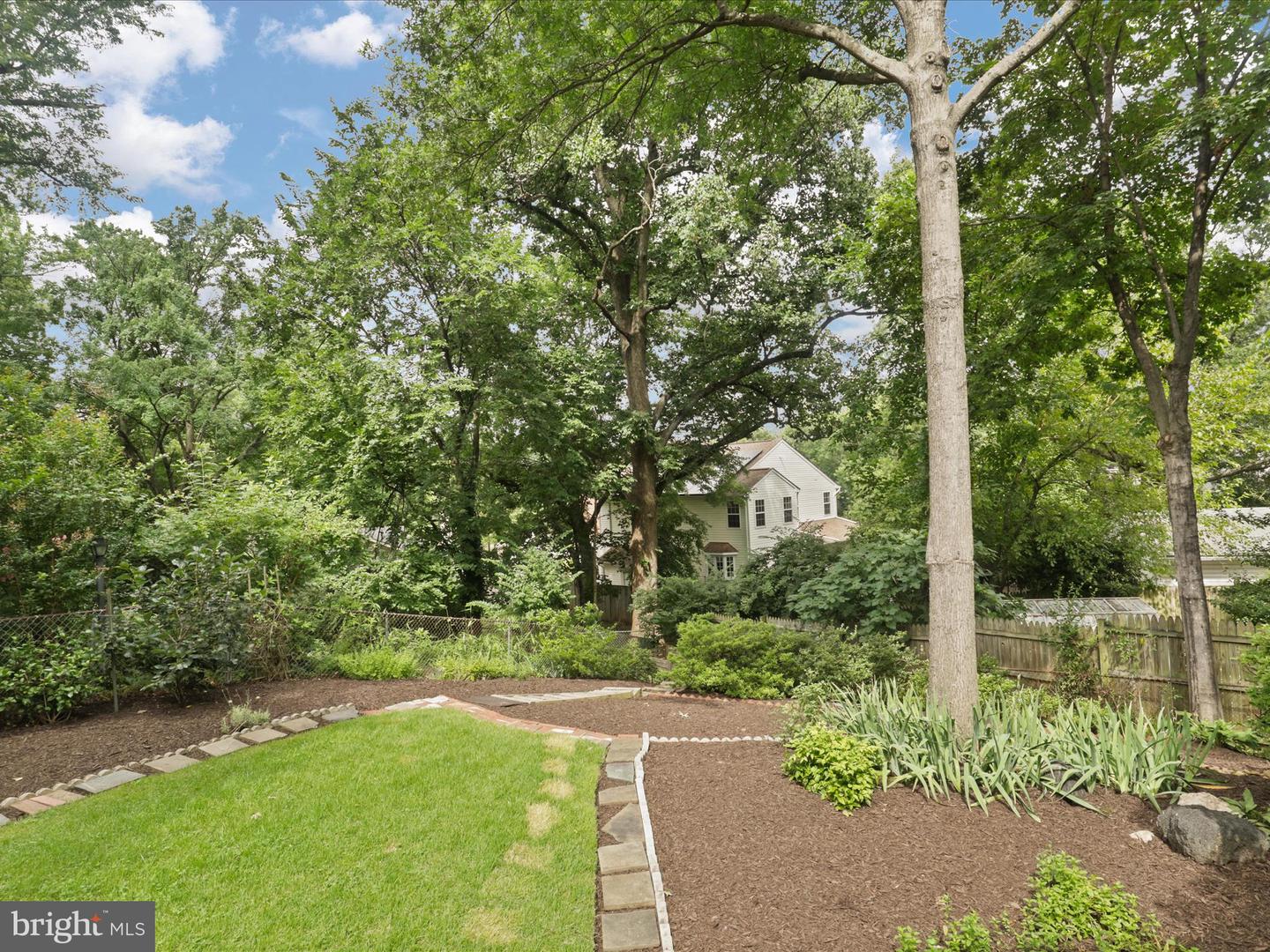 496 N LATHAM ST N, ALEXANDRIA, Virginia 22304, 4 Bedrooms Bedrooms, ,3 BathroomsBathrooms,Residential,For sale,496 N LATHAM ST N,VAAX2047320 MLS # VAAX2047320