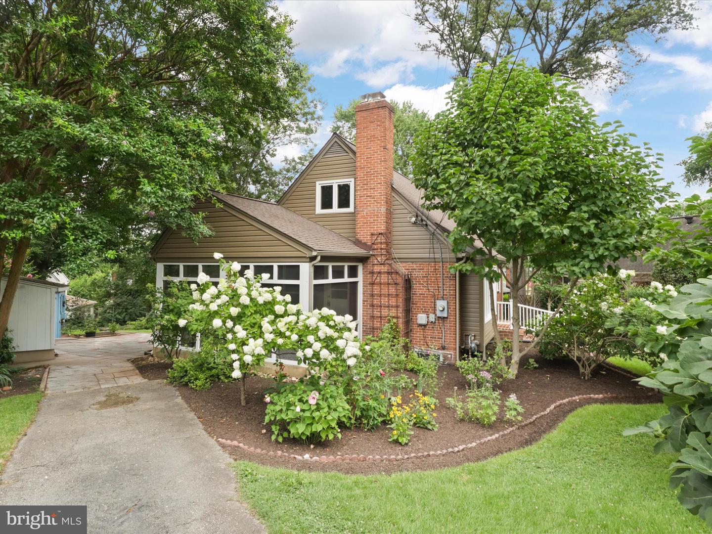 496 N LATHAM ST N, ALEXANDRIA, Virginia 22304, 4 Bedrooms Bedrooms, ,3 BathroomsBathrooms,Residential,For sale,496 N LATHAM ST N,VAAX2047320 MLS # VAAX2047320