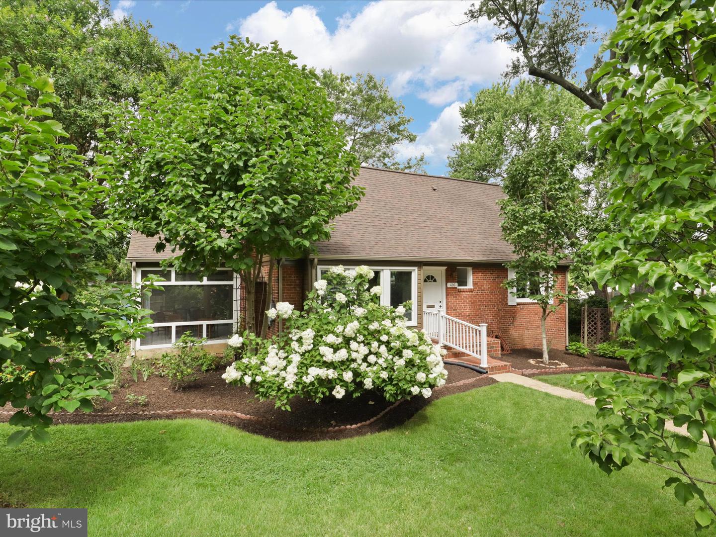 496 N LATHAM ST N, ALEXANDRIA, Virginia 22304, 4 Bedrooms Bedrooms, ,3 BathroomsBathrooms,Residential,For sale,496 N LATHAM ST N,VAAX2047320 MLS # VAAX2047320