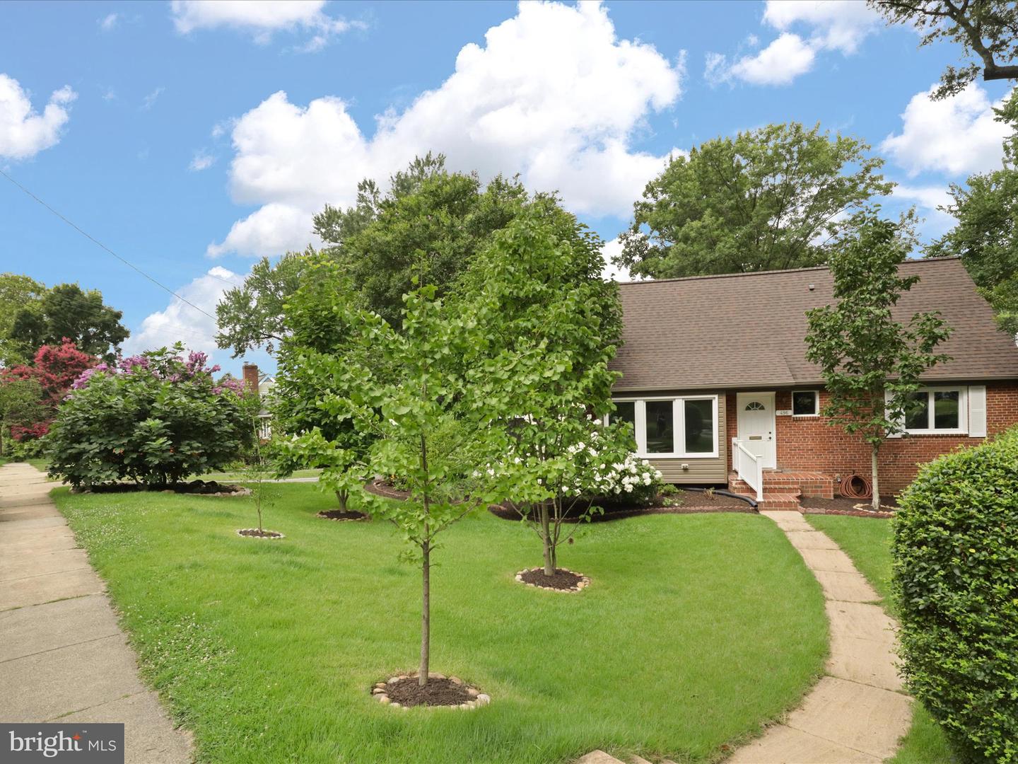 496 N LATHAM ST N, ALEXANDRIA, Virginia 22304, 4 Bedrooms Bedrooms, ,3 BathroomsBathrooms,Residential,For sale,496 N LATHAM ST N,VAAX2047320 MLS # VAAX2047320