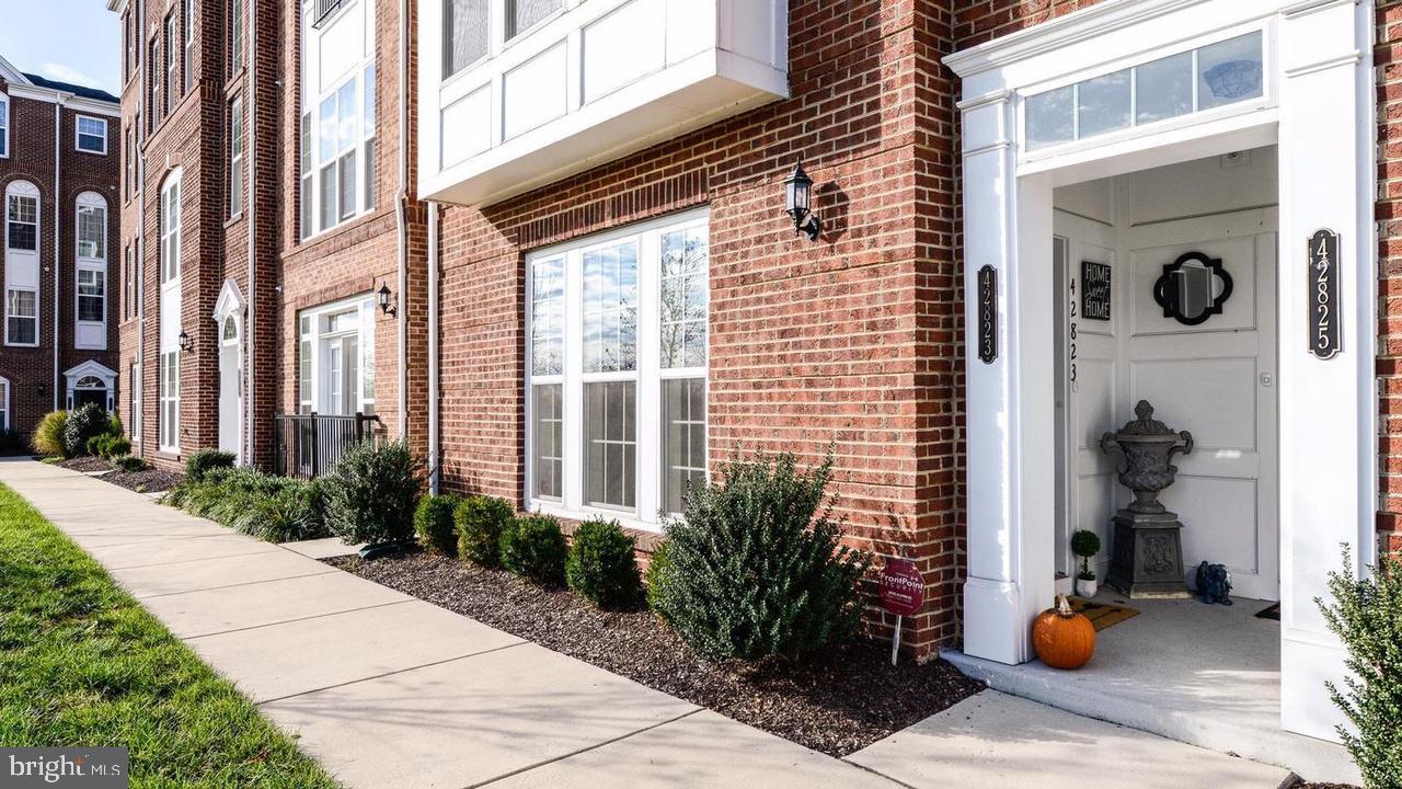 42823 BURRELL SQ, ASHBURN, Virginia 20147, 3 Bedrooms Bedrooms, ,2 BathroomsBathrooms,Residential,For sale,42823 BURRELL SQ,VALO2101790 MLS # VALO2101790