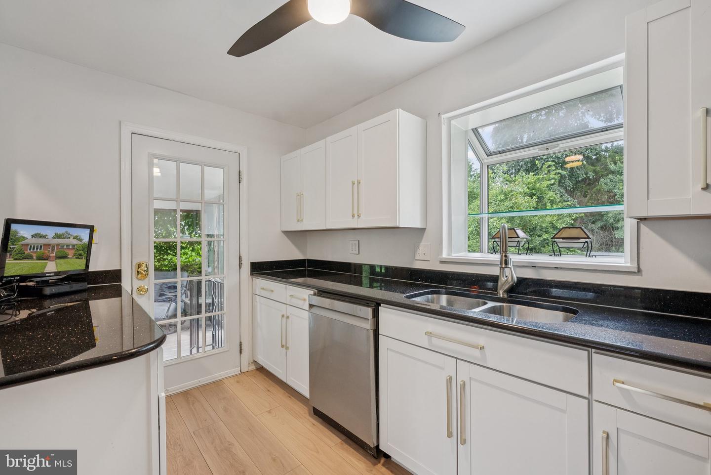 3702 HEATHER CT, ALEXANDRIA, Virginia 22310, 2 Bedrooms Bedrooms, ,2 BathroomsBathrooms,Residential,For sale,3702 HEATHER CT,VAFX2254948 MLS # VAFX2254948
