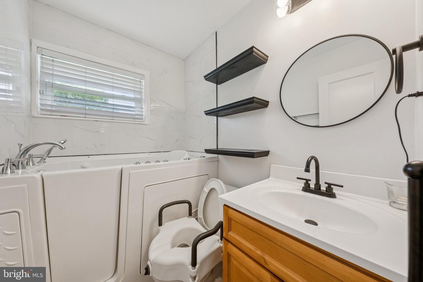 3702 HEATHER CT, ALEXANDRIA, Virginia 22310, 2 Bedrooms Bedrooms, ,2 BathroomsBathrooms,Residential,For sale,3702 HEATHER CT,VAFX2254948 MLS # VAFX2254948
