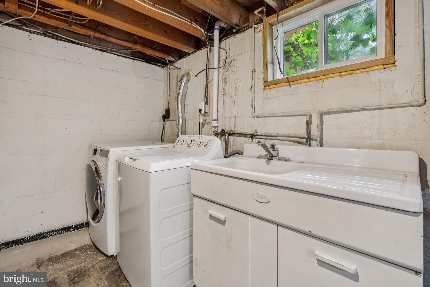 3702 HEATHER CT, ALEXANDRIA, Virginia 22310, 2 Bedrooms Bedrooms, ,2 BathroomsBathrooms,Residential,For sale,3702 HEATHER CT,VAFX2254948 MLS # VAFX2254948
