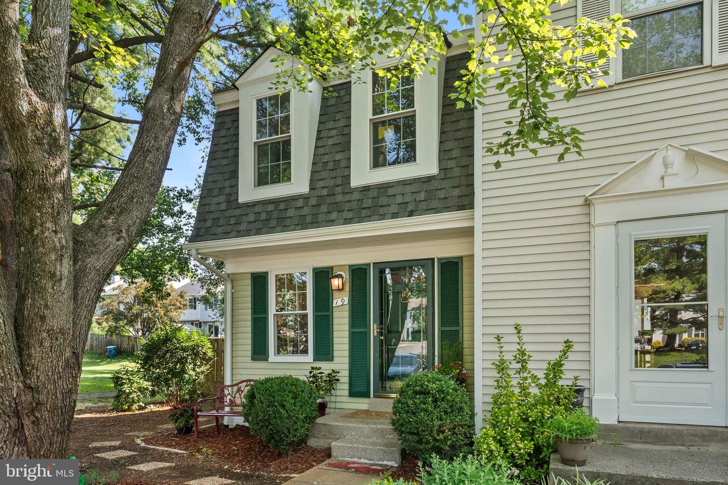 19 DULANY CT, STERLING, Virginia 20165, 2 Bedrooms Bedrooms, ,2 BathroomsBathrooms,Residential,For sale,19 DULANY CT,VALO2101894 MLS # VALO2101894