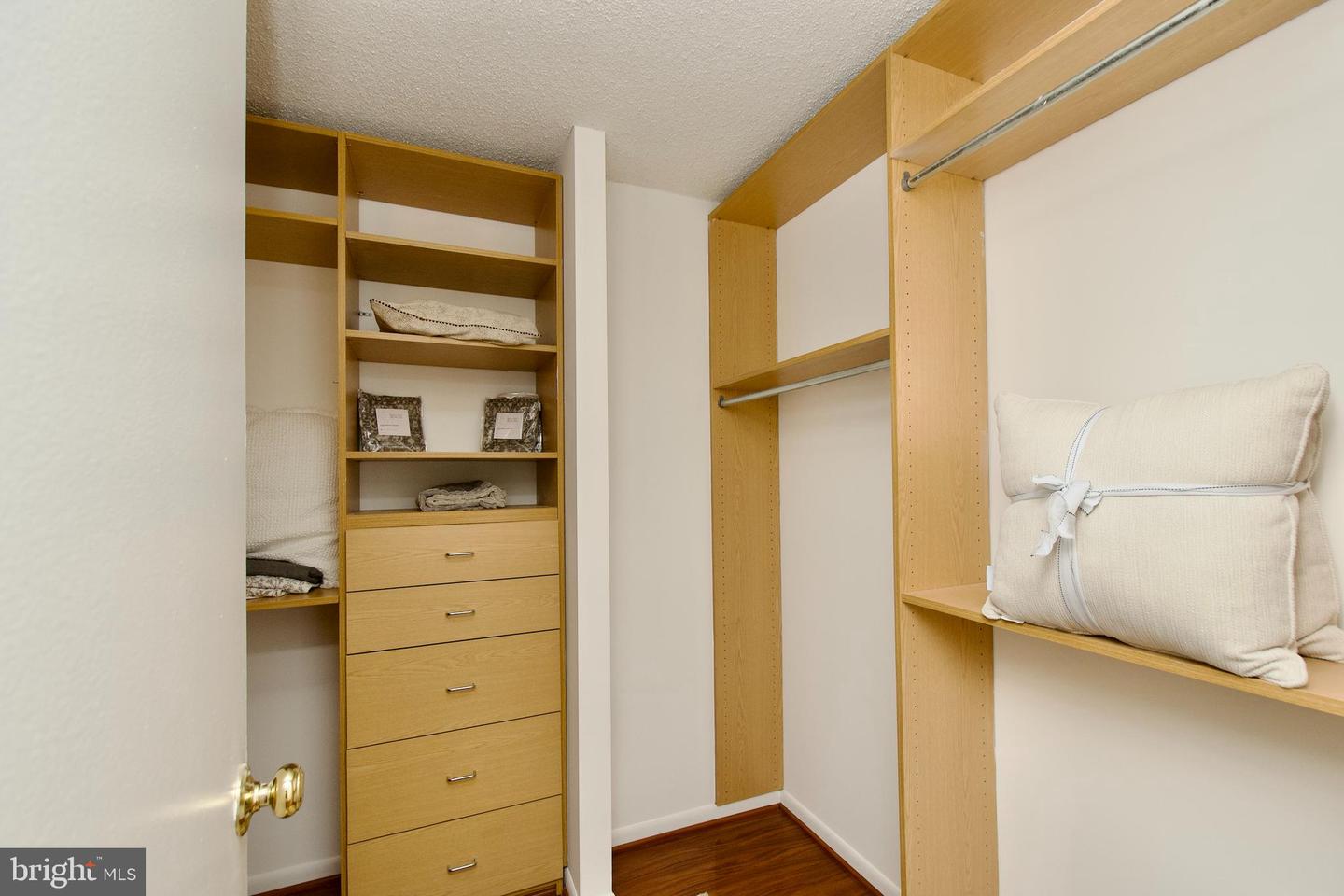 200 N PICKETT ST N #1513, ALEXANDRIA, Virginia 22304, 2 Bedrooms Bedrooms, ,2 BathroomsBathrooms,Residential,For sale,200 N PICKETT ST N #1513,VAAX2047468 MLS # VAAX2047468