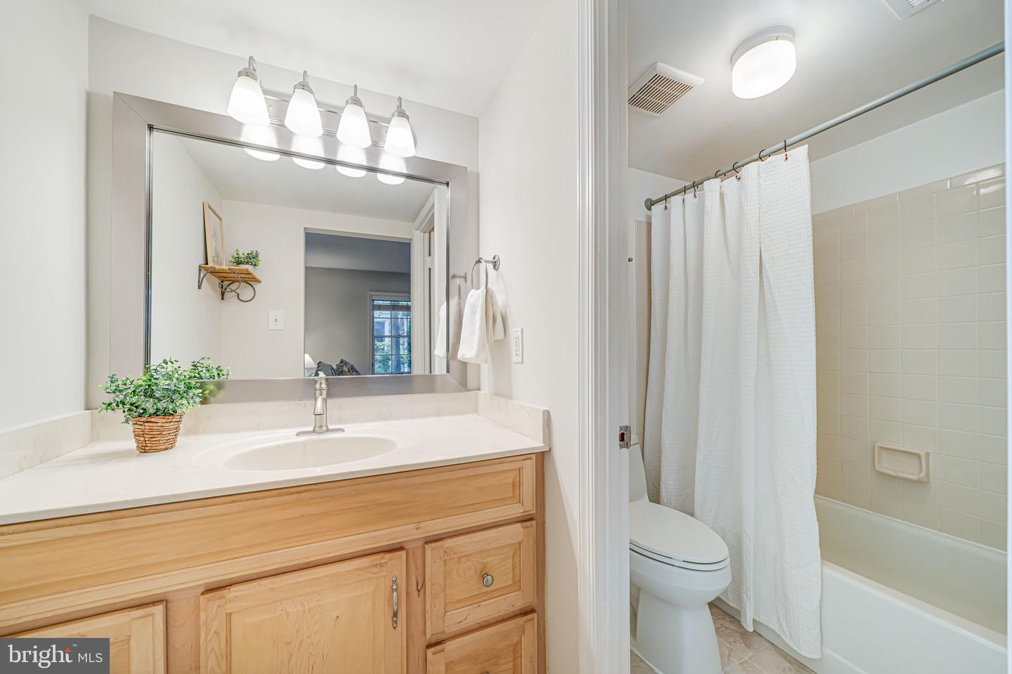 88 N BEDFORD ST #88C, ARLINGTON, Virginia 22201, 2 Bedrooms Bedrooms, ,2 BathroomsBathrooms,Residential,For sale,88 N BEDFORD ST #88C,VAAR2060708 MLS # VAAR2060708