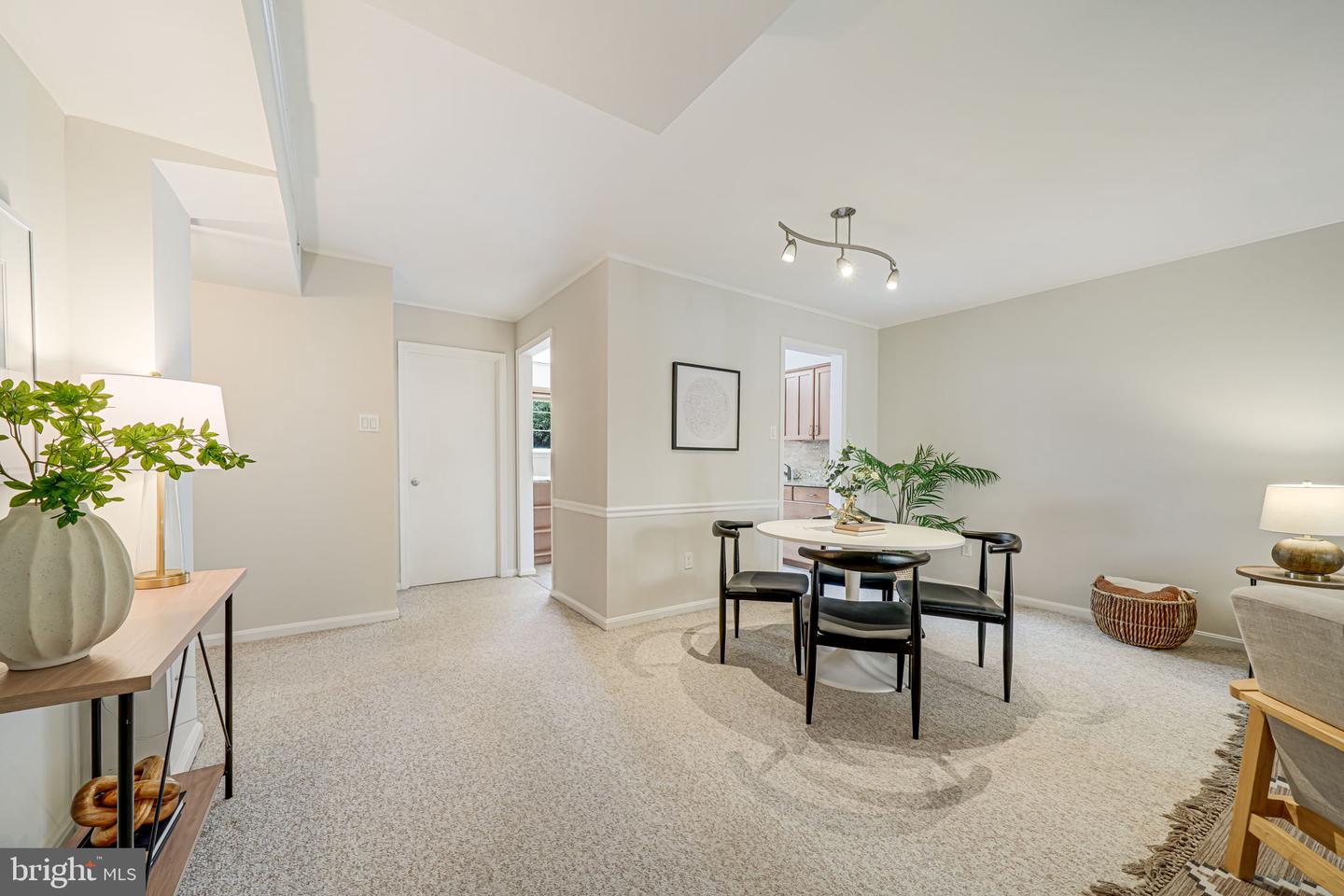 88 N BEDFORD ST #88C, ARLINGTON, Virginia 22201, 2 Bedrooms Bedrooms, ,2 BathroomsBathrooms,Residential,For sale,88 N BEDFORD ST #88C,VAAR2060708 MLS # VAAR2060708
