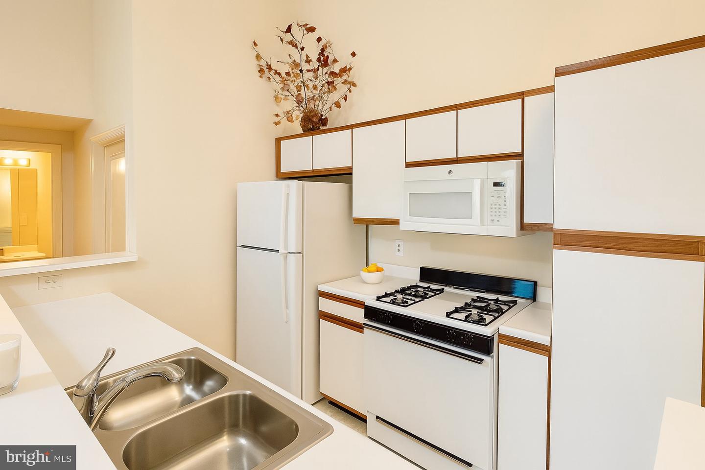 665 CONSTELLATION SQ SE #E, LEESBURG, Virginia 20175, 2 Bedrooms Bedrooms, ,1 BathroomBathrooms,Residential,For sale,665 CONSTELLATION SQ SE #E,VALO2102554 MLS # VALO2102554
