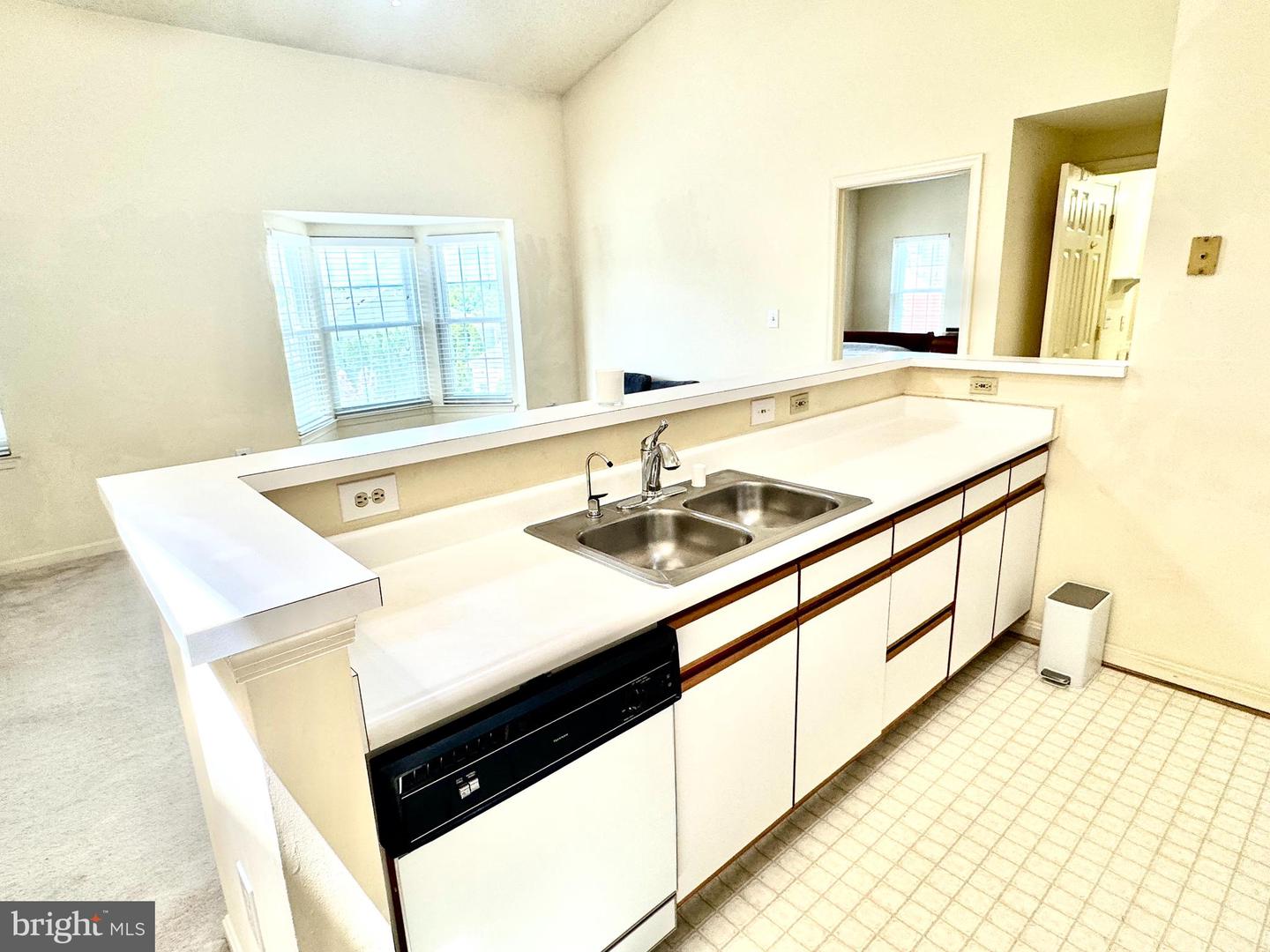665 CONSTELLATION SQ SE #E, LEESBURG, Virginia 20175, 2 Bedrooms Bedrooms, ,1 BathroomBathrooms,Residential,For sale,665 CONSTELLATION SQ SE #E,VALO2102554 MLS # VALO2102554