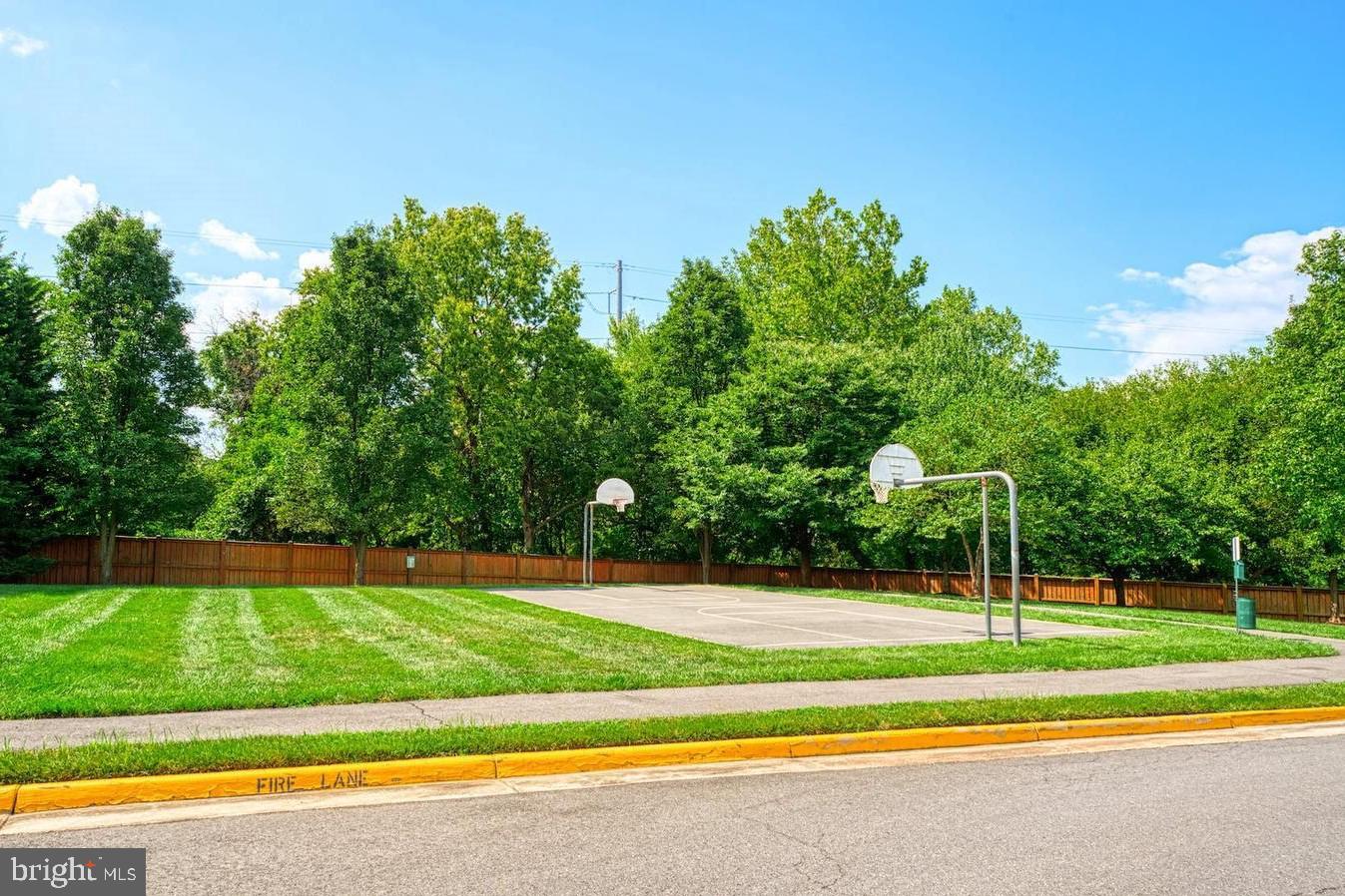 665 CONSTELLATION SQ SE #E, LEESBURG, Virginia 20175, 2 Bedrooms Bedrooms, ,1 BathroomBathrooms,Residential,For sale,665 CONSTELLATION SQ SE #E,VALO2102554 MLS # VALO2102554