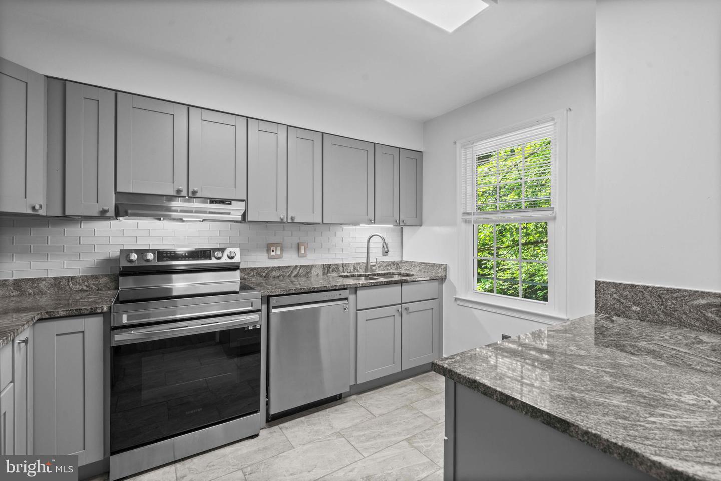 6028 CROWN ROYAL CIR, ALEXANDRIA, Virginia 22310, 5 Bedrooms Bedrooms, ,3 BathroomsBathrooms,Residential,For sale,6028 CROWN ROYAL CIR,VAFX2256304 MLS # VAFX2256304