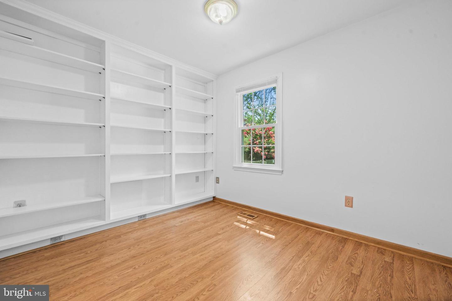 6028 CROWN ROYAL CIR, ALEXANDRIA, Virginia 22310, 5 Bedrooms Bedrooms, ,3 BathroomsBathrooms,Residential,For sale,6028 CROWN ROYAL CIR,VAFX2256304 MLS # VAFX2256304