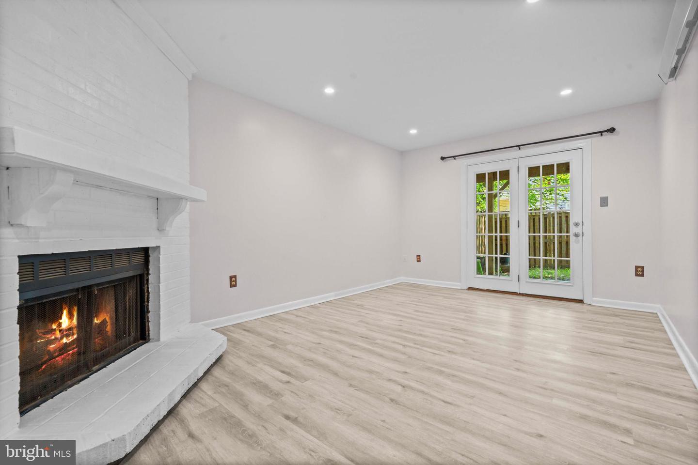6028 CROWN ROYAL CIR, ALEXANDRIA, Virginia 22310, 5 Bedrooms Bedrooms, ,3 BathroomsBathrooms,Residential,For sale,6028 CROWN ROYAL CIR,VAFX2256304 MLS # VAFX2256304