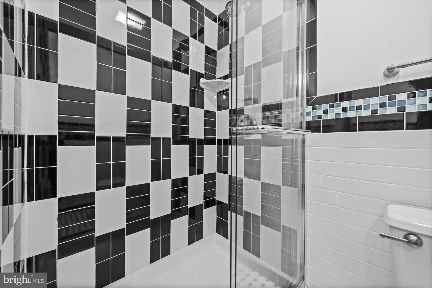 6028 CROWN ROYAL CIR, ALEXANDRIA, Virginia 22310, 5 Bedrooms Bedrooms, ,3 BathroomsBathrooms,Residential,For sale,6028 CROWN ROYAL CIR,VAFX2256304 MLS # VAFX2256304