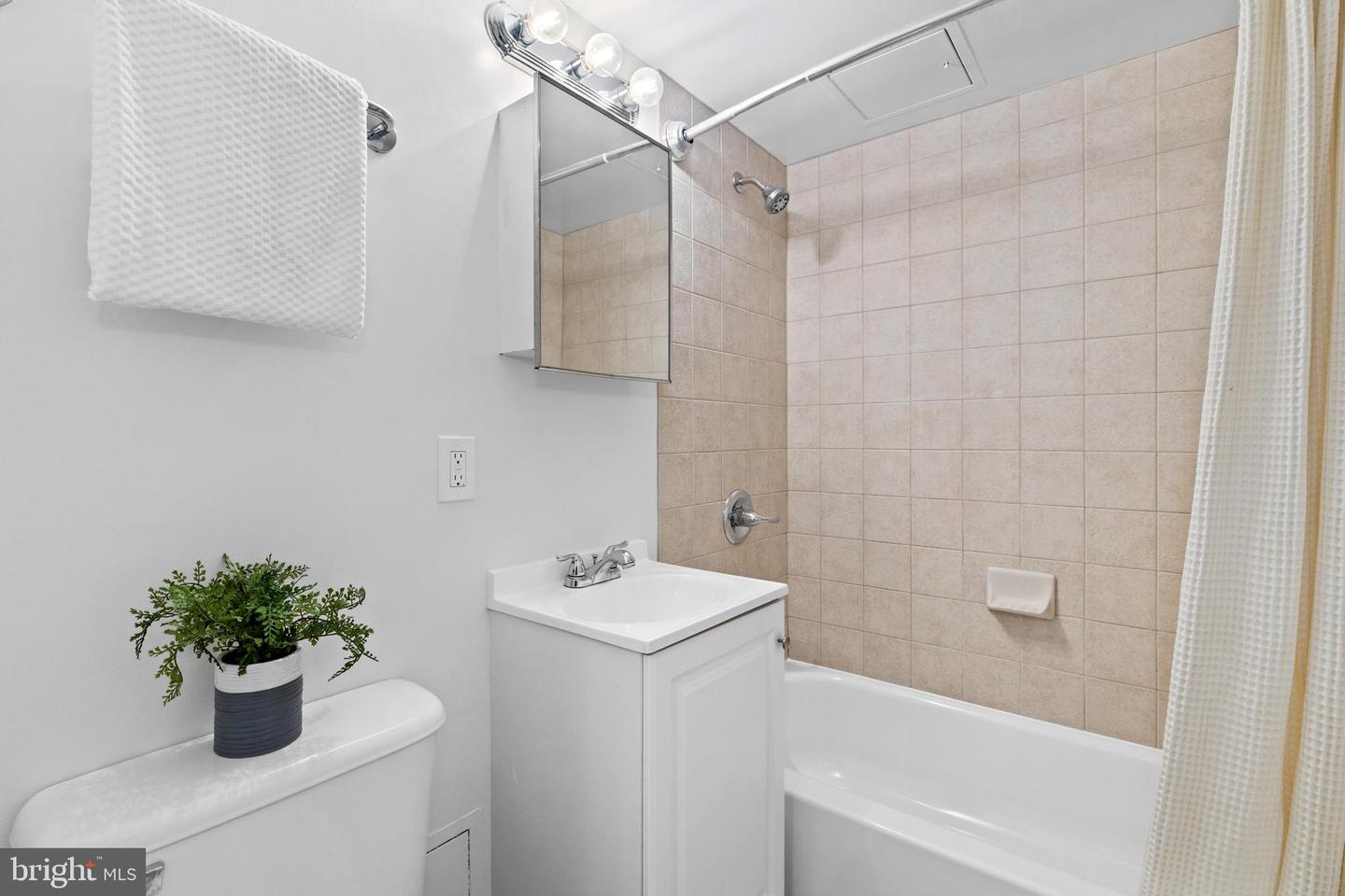 800 4TH ST SW #S208, WASHINGTON, District Of Columbia 20024, 1 Bedroom Bedrooms, ,1 BathroomBathrooms,Residential,For sale,800 4TH ST SW #S208,DCDC2211144 MLS # DCDC2211144