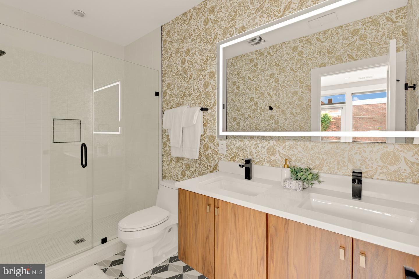 419 INDEPENDENCE AVE SE, WASHINGTON, District Of Columbia 20003, 2 Bedrooms Bedrooms, ,2 BathroomsBathrooms,Residential,For sale,419 INDEPENDENCE AVE SE,DCDC2211216 MLS # DCDC2211216